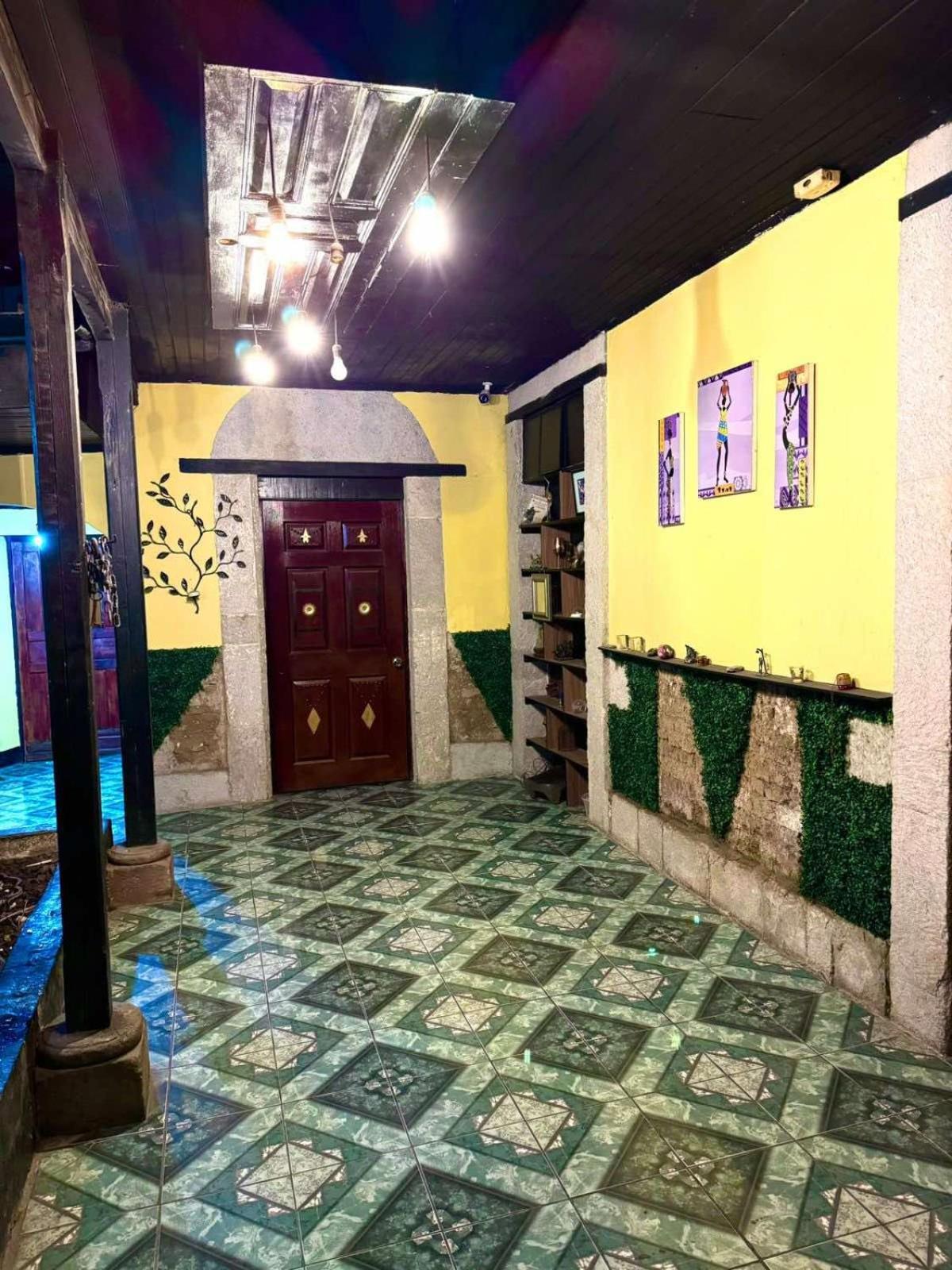 C&M Exclusive Private Rooms Quetzaltenango Luaran gambar